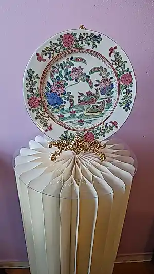 Qing Dynastie - Sierbord met handgeschilderde vogels en roze pioenrozen gemerkt kopen? Bied vanaf 25!