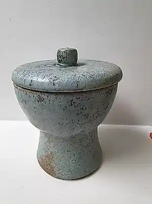 Lucie Quirina Bakker - Zeldzame Unica Dekselpot (1982) – Lucie Q. Bakker – Handgesigneerd Keramiekkunst kopen? Bied vanaf 85!