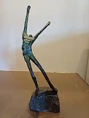 Jits Bakker - Bronzen sculptuur: figuur met uitgestrekte armen kopen? Bied vanaf 899!