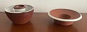 Potterie Ravelli - Twee vintage terracotta Kunstaardewerken kandelaars kopen? Bied vanaf 20!