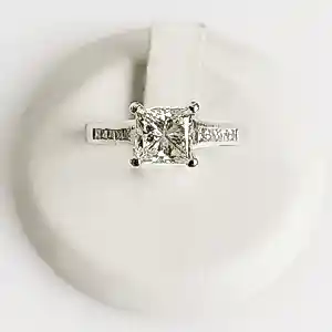 Diamanten ring met prinsesslijping kopen? Bied vanaf 2000!