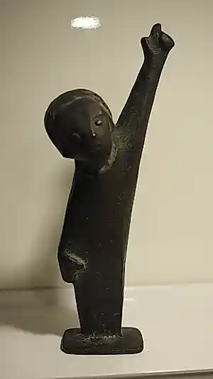 Kurt Lehmann - Kurt Lehmann Bronze Skulptur - Kleiner Knabe mit erhobenem Arm kopen? Bied vanaf 550!