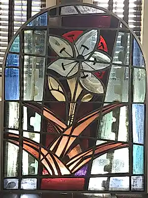 Akke Sins - Monumentaal Glas-in-Loodraam 'Witte Lelie' (Driesprongkerk Breda, ca. 1950) kopen? Bied vanaf 450!