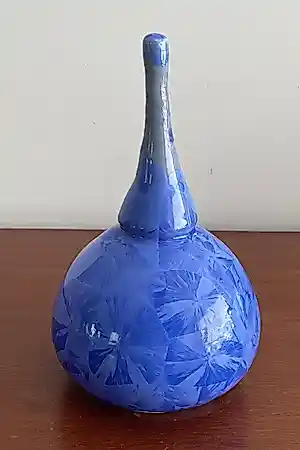 Niten Soer - Studio keramisch object uitgevoerd in blauw kristallijn glazuur kopen? Bied vanaf 20!