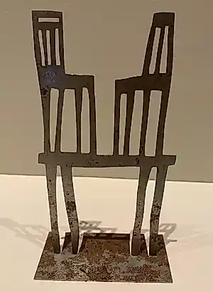 Klaas Gubbels - Stalen beeldje: twee stoelen op een tafel - 2019 kopen? Bied vanaf 399!