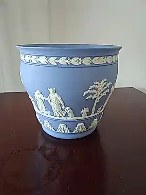 Wedgwood - Blue Jasper Jardiniere kopen? Bied vanaf 75!