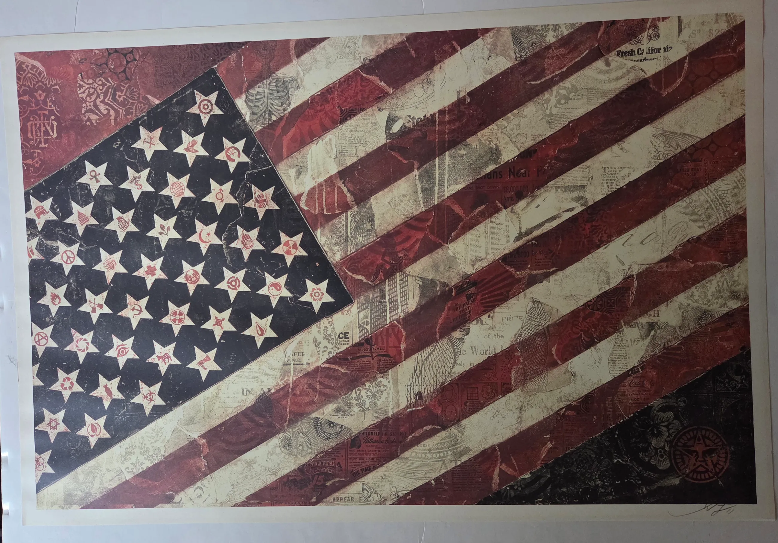 Shepard Fairey - Mayday. Vlag. kopen? Bied vanaf 100!