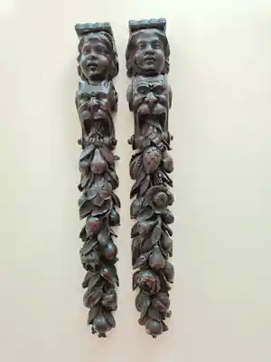 Curiosa - Prachtig en zeldzaam paar authentieke, handgesneden houten pilasters kopen? Bied vanaf 500!