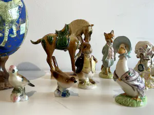 Keramiek overige - Lot van diverse keramieken items o.a. Beatrix Potter figuren & Struisvogelei kopen? Bied vanaf 60!
