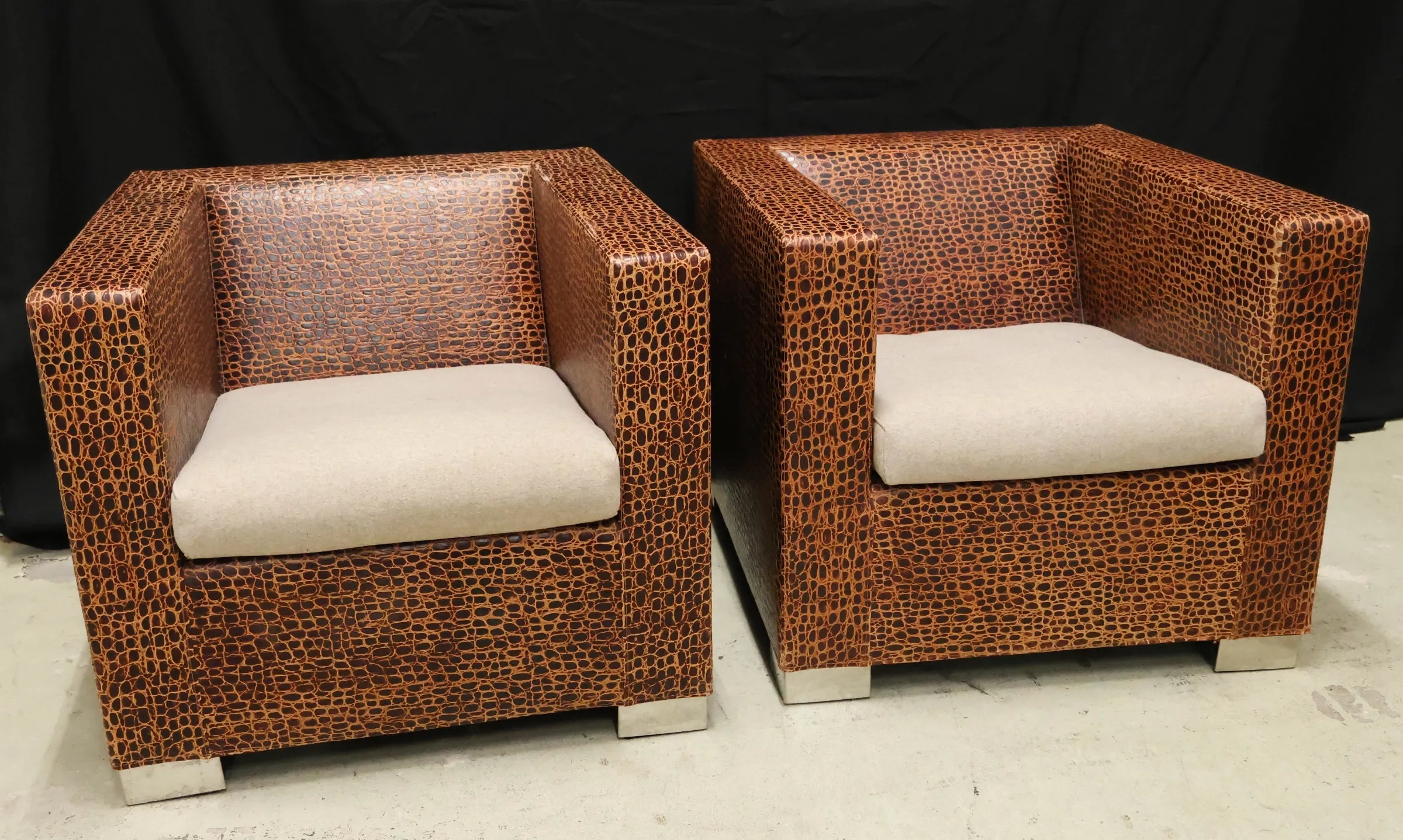 Rodolfo Dordoni - Twee fauteuils ('Suitcase Armchairs') ontworpen voor Minotti kopen? Bied vanaf 1000!
