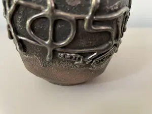 Keramiek overige - Sherman Israel - Granaatappel aardewerken vaasje met zilveren .925 decoratie kopen? Bied vanaf 10!