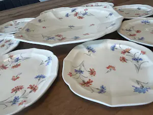 Societe Ceramique - Serveerset - 1939 - 1 grote en 8 kleine borden kopen? Bied vanaf 50!