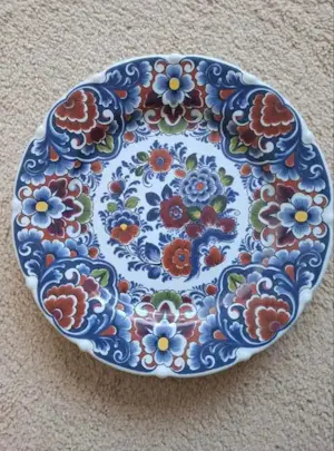 Potterie Oud Delft - 3 handgeschilderde polychrome wand sierborden kopen? Bied vanaf 30!
