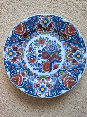 Potterie Oud Delft - 3 handgeschilderde polychrome wand sierborden kopen? Bied vanaf 30!