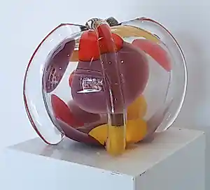 Bernard Heesen - Glasobject / Vaas met rood - geel - paars motief kopen? Bied vanaf 100!
