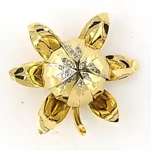 18k gouden broche in een vorm van een bloem met single cut geslepen diamant kopen? Bied vanaf 1450!