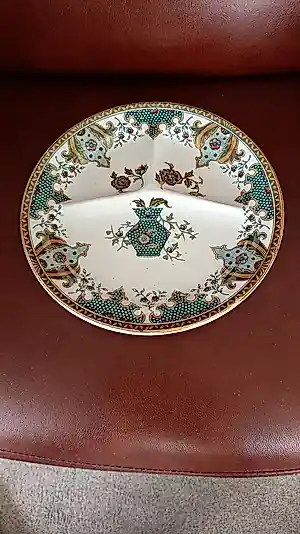 Firma Regout & Co - Platte schaal drievaks dekor Cenis. kopen? Bied vanaf 45!