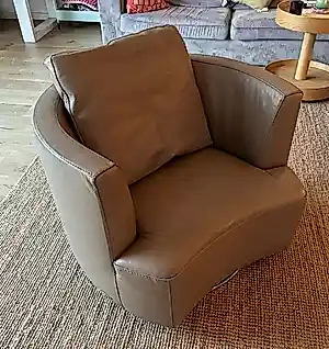 Roche Bobois - CURL draaifauteuil Ontworpen door Roberto Tapinassi & Maurizio Manzoni kopen? Bied vanaf 350!