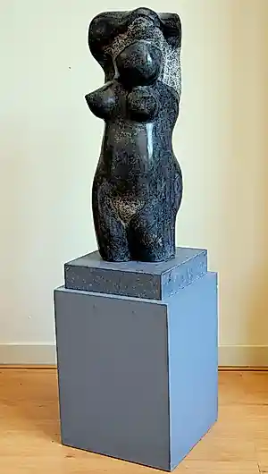 Henk van den Idsert - Stilte (Belgisch hardsteen - 1991 - Vrouwentorso) kopen? Bied vanaf 1700!