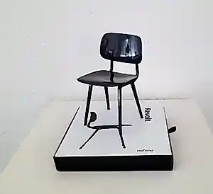 Friso Kramer - Miniatuur kit zwarte Revolt stoel van Ahrend kopen? Bied vanaf 55!