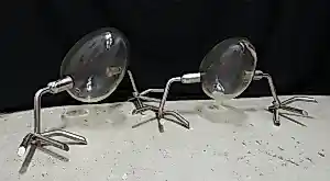 Koen Vanmechelen - Twee 'Walking Eggs' van glas en roestvrij staal kopen? Bied vanaf 3000!