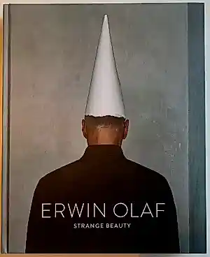 Erwin Olaf - Gesigneerd boek: Strange beauty kopen? Bied vanaf 250!