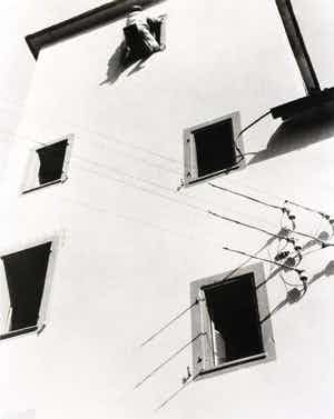 Laszlo Moholy-Nagy - Silbergelatineabzug auf Papier House Painting in Switzerland kopen? Bied vanaf 2199!