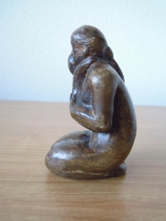 Moeder met kind hand gemaakt houten beeldje 10,5 cm hoog - kunstenaar onbekend. kopen? Bied vanaf 20!