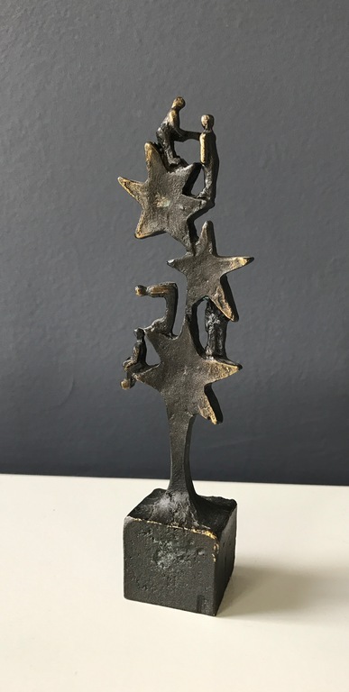 Corry Ammerlaan van Niekerk - 3 Sterren Sculptuur op sokkel kopen? Bied vanaf 1!