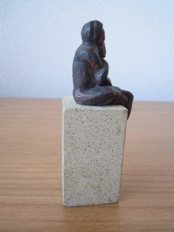 Klein beeldje - niet gesigneerd -man en vrouw op sokkel. kopen? Bied vanaf 12!