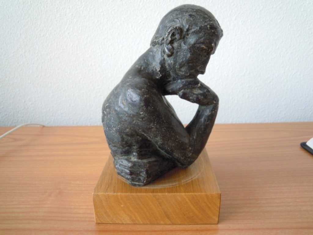 Beeldje - titel meedenken - niet gesigneerd - 25 cm hoog. kopen? Bied vanaf 20!