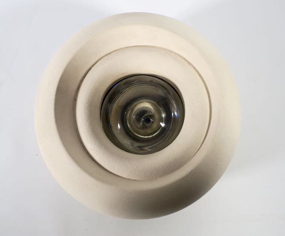 Albertien Volbeda: Keramiek en Glas, Knipoog verkocht voor € 35!
