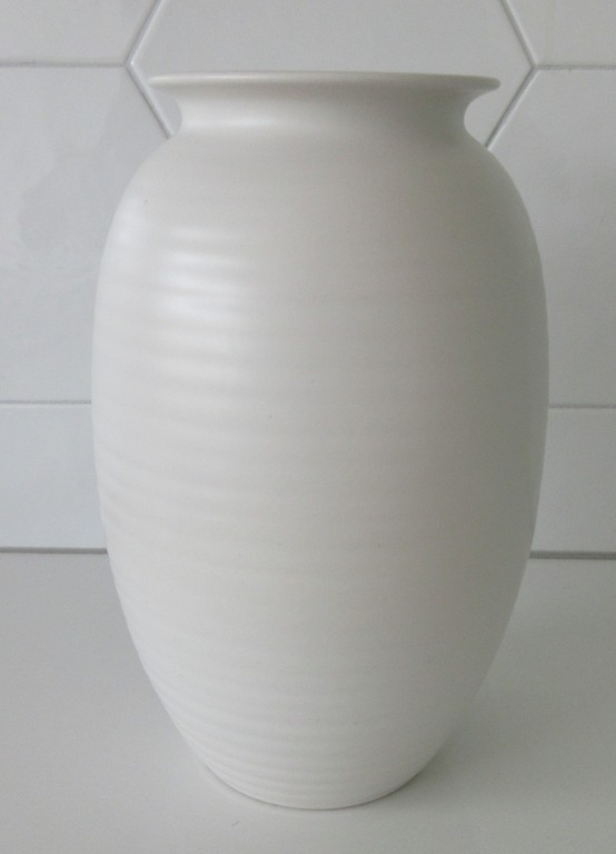 Plateelfabriek Schoonhoven - Witte art deco ribbelvaas kopen? Bied vanaf 1!