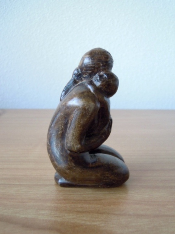 Moeder met kind hand gemaakt houten beeldje 10,5 cm hoog - kunstenaar onbekend. kopen? Bied vanaf 20!