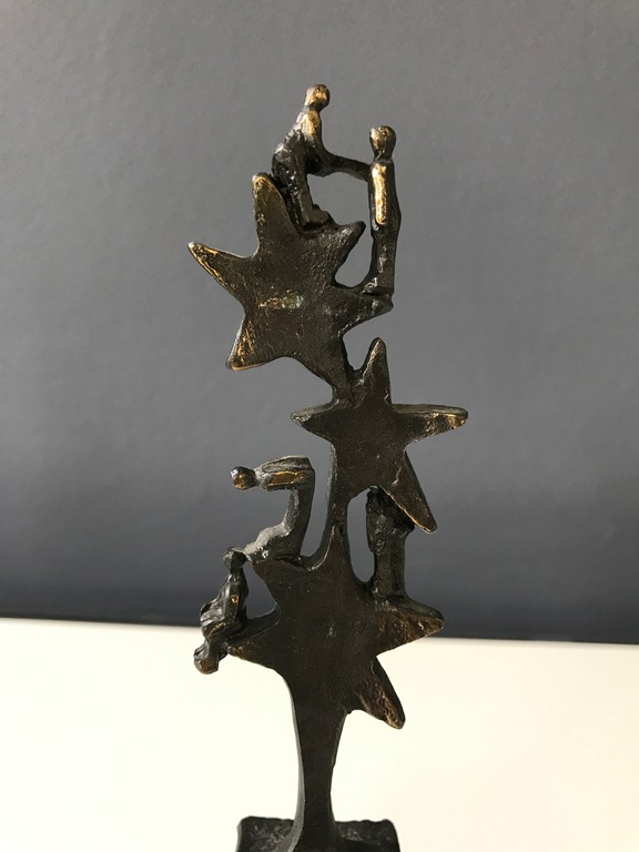 Corry Ammerlaan van Niekerk - 3 Sterren Sculptuur op sokkel kopen? Bied vanaf 1!