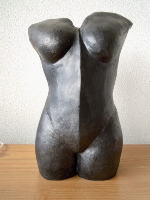 Vrouwen torso handgemaakt van klei 32 cm hoog  kopen? Bied vanaf 35!