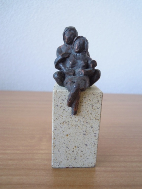 Klein beeldje - niet gesigneerd -man en vrouw op sokkel. kopen? Bied vanaf 12!