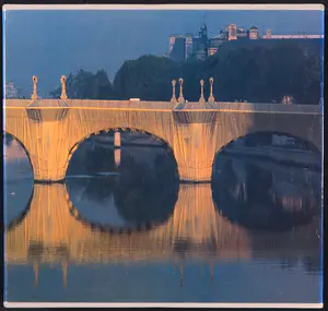 Christo - Gesigneerd, The Pont Neuf Wrapped met stofmonster - Ingelijst + Gesigneerd boek! kopen? Bied vanaf 750!
