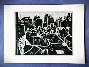 Ria Exel - Grote, omstreeks 1940 gemaakte olijfgroene houtsnede "de daken van Amsterdam" kopen? Bied vanaf 39!