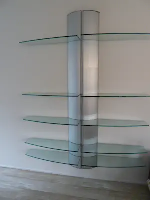 Niet of onleesbaar gesigneerd - Vintage glazen wandrek jaren “60-”70 (glas-aluminium) kopen? Bied vanaf 1!