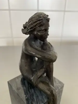 Niet of onleesbaar gesigneerd - peinzende muse kopen? Bied vanaf 1!