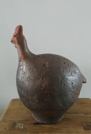 Niet of onleesbaar gesigneerd - Grote charmante kip, handgemaakt, keramiek kopen? Bied vanaf 1!