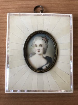 Niet of onleesbaar gesigneerd - Miniatuur schilderijtje M.Rosway van Marquise de Montesso kopen? Bied vanaf 1!