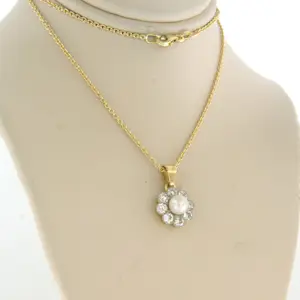 18k geelgouden collier met goud met platina hanger met parel en diamant kopen? Bied vanaf 900!