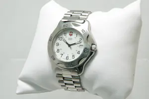 18- sportief Swiss Army Ricochet model 330 ft Rotating Bezel quartz polshorloge kopen? Bied vanaf 15!