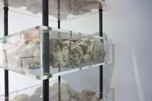 Henny Schakenraad - Mixed Media / Zeer groot object van o.a. metaal, plexiglas en papier, BEWAREN kopen? Bied vanaf 320!