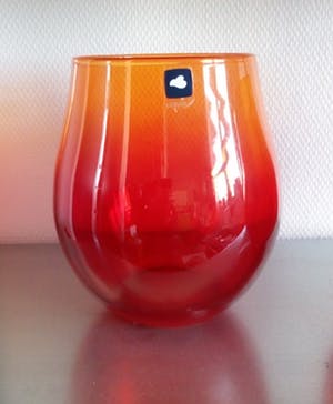 Niet of onleesbaar gesigneerd - Twee Leonardo Glazen Vasen - Rood / Oranje kleur kopen? Bied vanaf 10!