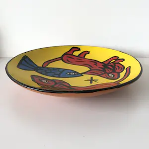 Niet of onleesbaar gesigneerd - Schaal met handgeschilderd Afrikaans / CoBrA decor kopen? Bied vanaf 1!