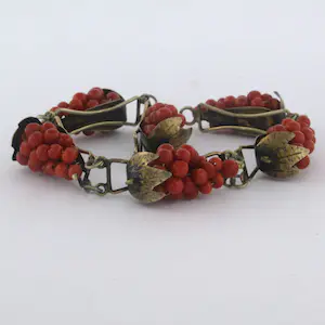 BWZ armband met synthetische koraal in een vorm van druiven tros - 19 cm kopen? Bied vanaf 1!