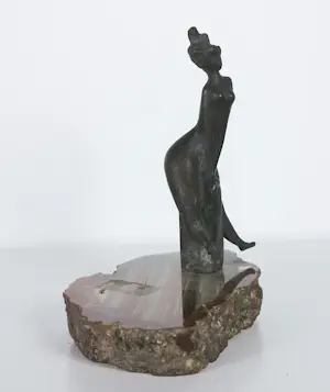 Clemens Pasch - Brons, Zittende vrouw op natuurstenen voet (Gerda) + boek! kopen? Bied vanaf 100!